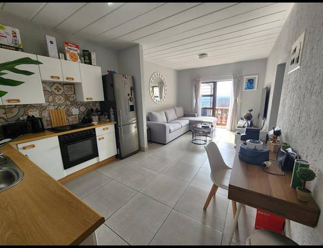 1 BEDROOM APARTMENT FOR SALE IN CONSTANTIA KLOOF